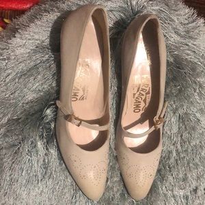 Authentic Salvatore Ferragamo Women's Ivory Leather Shoes Sz 7.5 AAAA